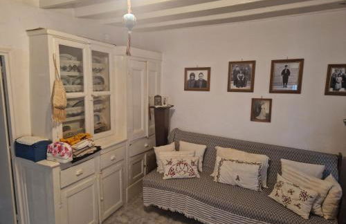 Lesvos Traditional Preserved House - Photo 4