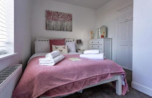 Cottage, Hot Tub, Open fire, Games Room, large Garden Sleeps 2-8 - Foto 50