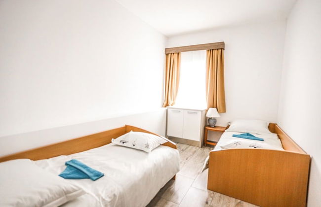 Secluded Holiday Home With Pool and Hot Tub - Foto 8