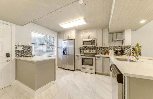 1 Mi to Lantana Beach Canal-View Condo with Pool - Foto 9