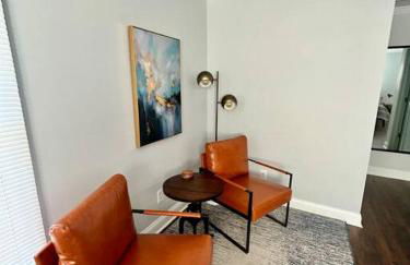 Downtown Charm, 3 Bdr, Near Rest and Bars - Photo 9