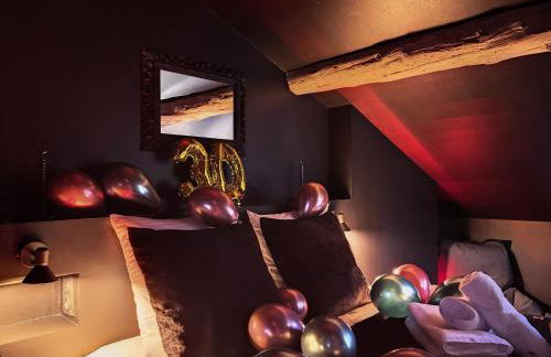 Suite Rouge baiser avec Jacuzzi privatif - LoveRoom Insolite - Foto 17