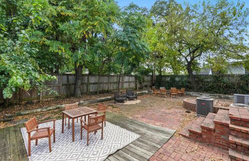 Group Stay Near DC 2BR w Yard on Arlington Blvd - Photo 20