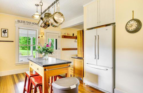 Idyllic Vermont Farmhouse Mtn Views on 200 Acres! - Foto 12