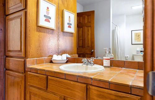 Impressive Modern Cabin with Beautiful Interior and Exterior in Ingram, Texas - Foto 37