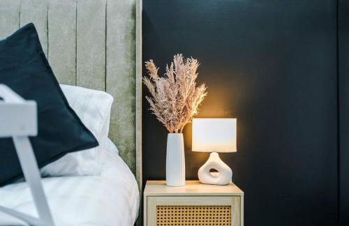 Heart of Didsbury Luxury 2 Bed Apartment by HASS HAUS - Photo 28