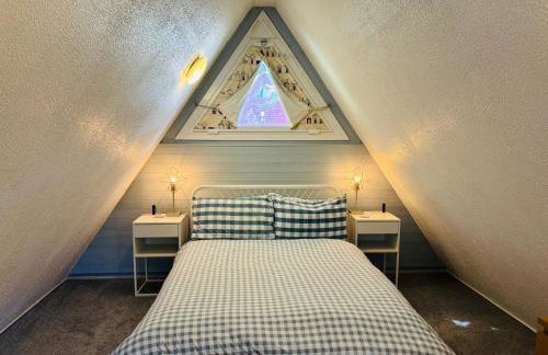 Kingsdowns Top Family Chalet, stunning and cosy interiors, indoor heated pool, mini golf, tennis court, BBQ and beach! - Foto 27