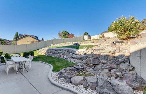 Hike, Golf and Ski Family Home in South Jordan - Foto 28