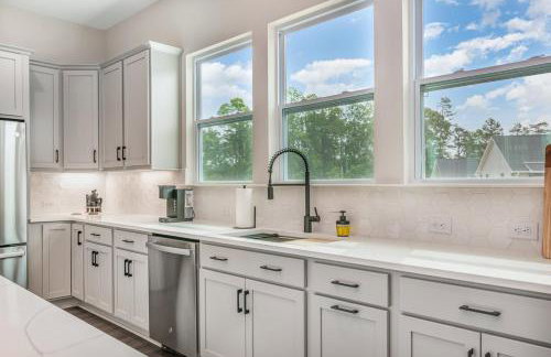 Spacious 4BR Near UNC Charlotte & Major Venues - Foto 27