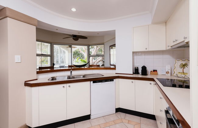 Villa Beach Palm Cove - Photo 41