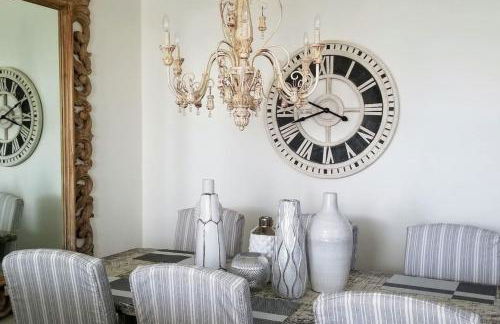 Sunshine days Stunning pool home. Gated community - Photo 12