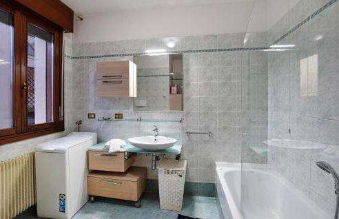 2 Bedroom Awesome Apartment In Sacile - Foto 25