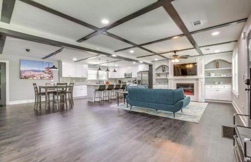 Family-Friendly Deck and Yard Modern Decatur Home - Foto 5