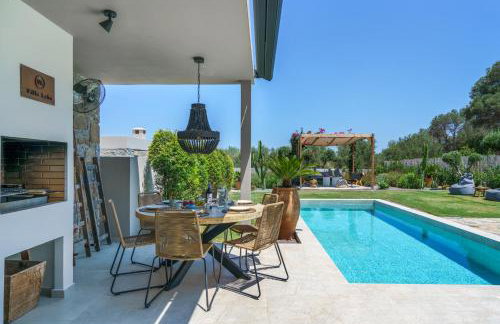 Modern Family Villa Leba with Private Pool & BBQ - Foto 1