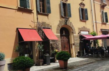 Ca' Spadoni, centro storico, piano terra, ingresso indipendente, teatro, parcheggio, - Foto 13