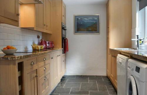 Cosy terrace cottage built into the mountain side. - Foto 18