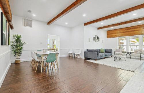 Gorgeous 4BR Holiday Home with Huge Yard and Pool - Foto 15