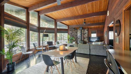 Mid-century Cabin Hideaway - Hot Tub & Fire Pit - Foto 3