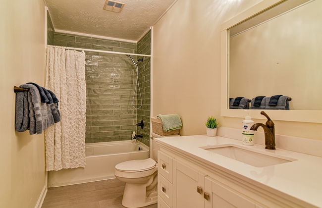 Aiken Rd - 6 BR - hot tub and game room - Foto 29