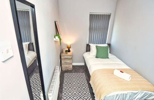 *Sleeps 9* Modern, 4 Bed House, Birmingham - Photo 14