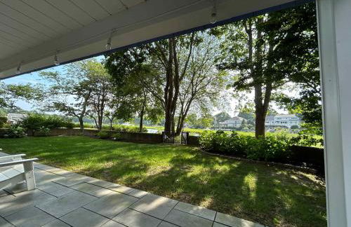 Waterfront Retreat with Private Dock and Fire Pit, Sleeps 8, Outdoor Dining, Spa-Style Primary, Gourmet Kitchen with Dual Dishwashers, Gas Fireplace, River Views, Bright Open Layout, Central AC, Perfect Coastal Escape for Families, 24 Hr Hospitality - Foto 73