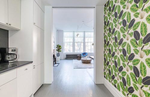 E10-2 Designer East Village Townhouse 1BR W D - Foto 37