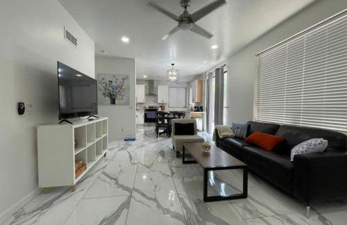 Gorgeous Abode 3 Bedrooms Hide-out in Mesa - Photo 53