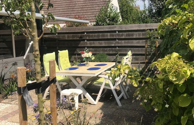 Chic Holiday Home in Noordwijkerhout near Lake - Photo 4