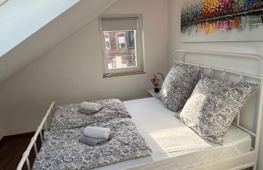 Siegburg Zentrum, moderne Wohnung plus Maisonette, Parkplatz inklusive - Foto 1