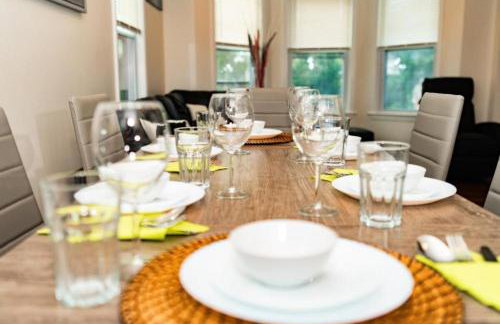 988 - 2 4BR Boston Cozy Getaway near Geneva Cliffs - Foto 6