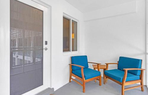 Boca Waterfront • Watch the Boats • Pool & Gym - Photo 7