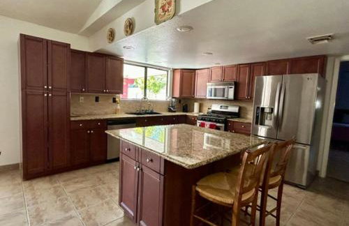 12 guests. W/ Ping pong, Air hockey, Volleyball! - Foto 11