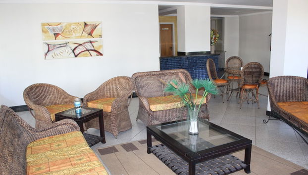 Coin salon dans le hall