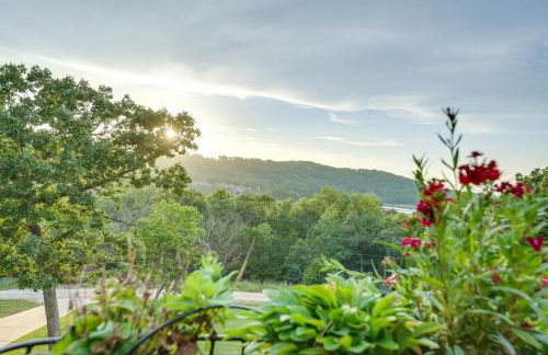 Hot Tub and Fire Pit! Lake-View Home in Blue Eye - Foto 27