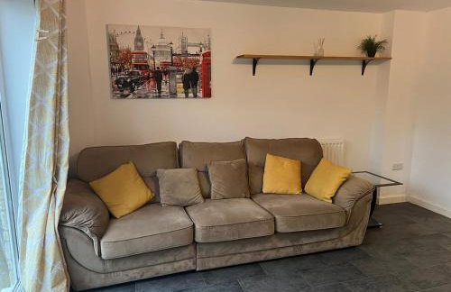 Tuffley 4 bedroom house - Foto 11