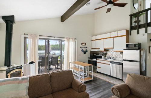 Quiet and Cozy Lakefront Home Near Mt Boyne - Foto 4