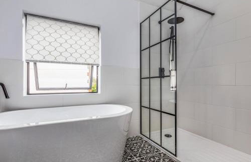 Delightful 2 Bed House a Stones Throw From Beach - Pass the Keys - Photo 43