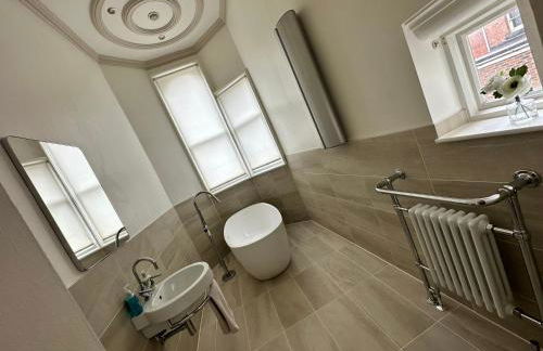 Beautiful Grade II listed apartment. - Photo 28