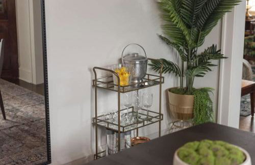 Hot Tub - Game Room - Chic & Spacious - Sleeps 10 - Foto 15