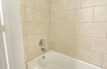 Lovely Remodeled 2bdrm Basement Home - Foto 15