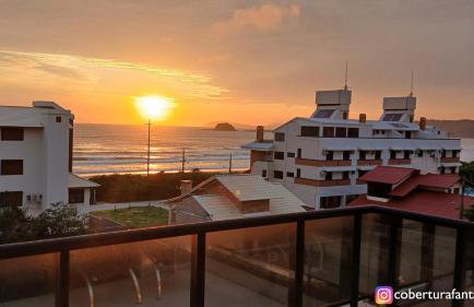 Cobertura fantástica apenas 70 metros da praia - Foto 28