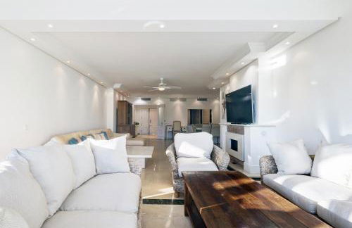 Large Ground Floor Apartment with Private Garden and Beach Access - Photo 30