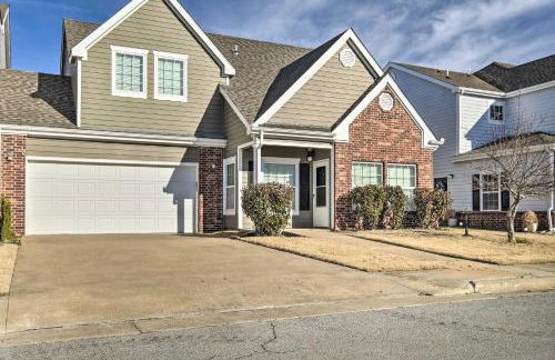 Walk to Lake Family Gem with Pool Access in Afton - Foto 2