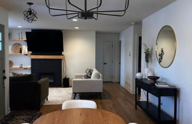 Ankenys Best Hot tub Theatre Room Game Room - Foto 7