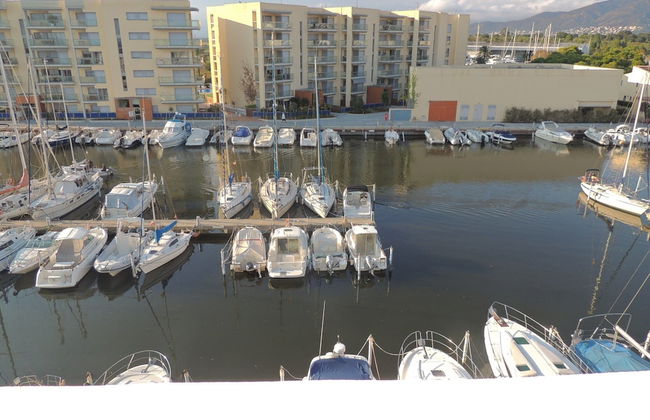 Beautiful Apartment With View - Photo 31