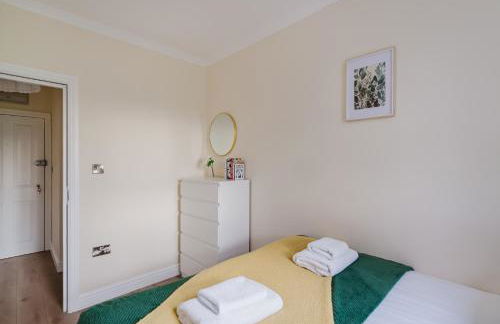 Modern Cosy Corner Flat 3 bed and loft sleep 7 people - Foto 7