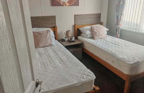 Manor Park Dog Friendly 2 bed, 6 berth Lodge with decking 600 Yard's From The Beach In Hunstanton - Foto 15