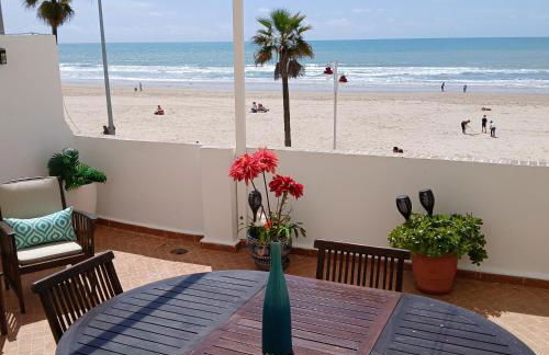 AMAZING FRONTAL BEACH APARTMENT #Traveller's Awards2023 - Foto 6