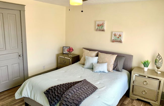 The Blackjack Duplex - Private Yard & Parking, Near Falls & Casino by Niagara Hospitality - Foto 3