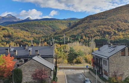 VUT-HU-22-247 Fabuloso Apartamento con vistas a la montaña El Abedul Luga 23 Castiello de Jaca - Foto 4